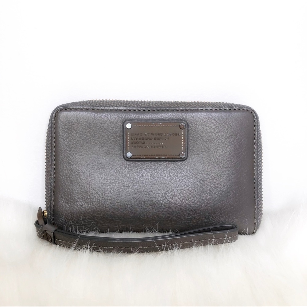 Authentic Marc Jacobs grey wallet wristlet holder